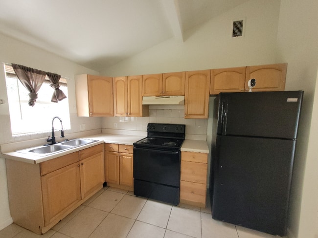 Photo - 1748 Wipperman Ave NE Unidad B