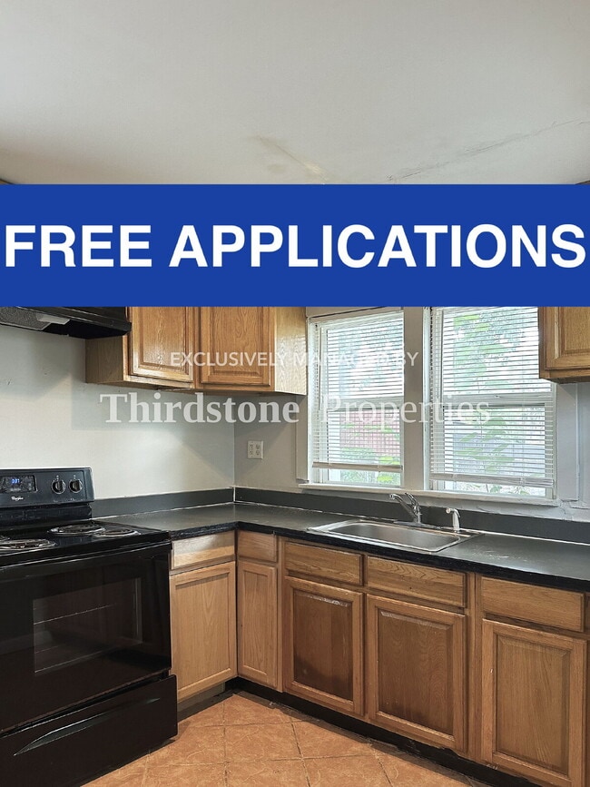 Building Photo - 325 7th St W