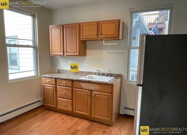Building Photo - 179 Putnam St Unit 1