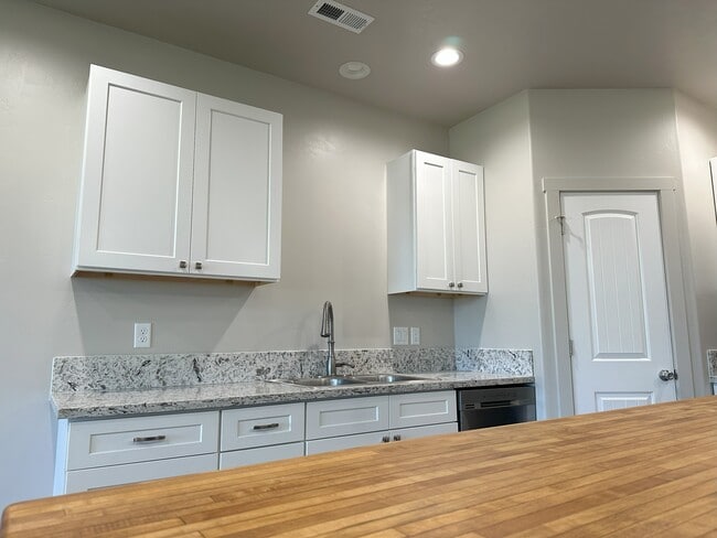 Photo - 187 Courthouse Way