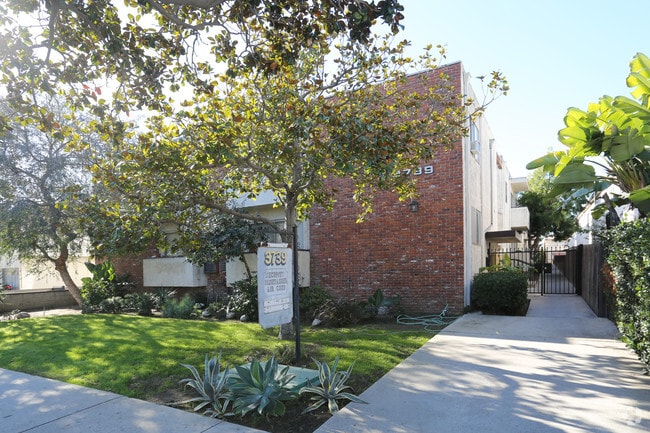 Building Exterior - Entryway