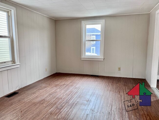 Building Photo - Cozy 3BR Cottage - Heat Included!