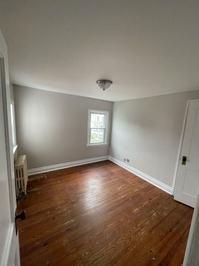Photo - 235 Adelia St