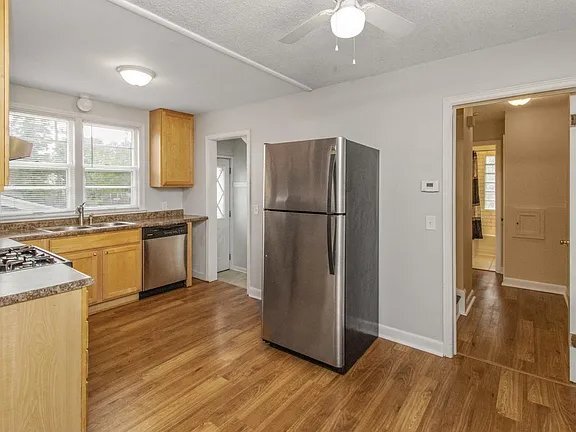 Photo - 1413 Lake St NE