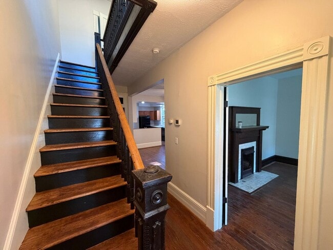 606 Elm Ave