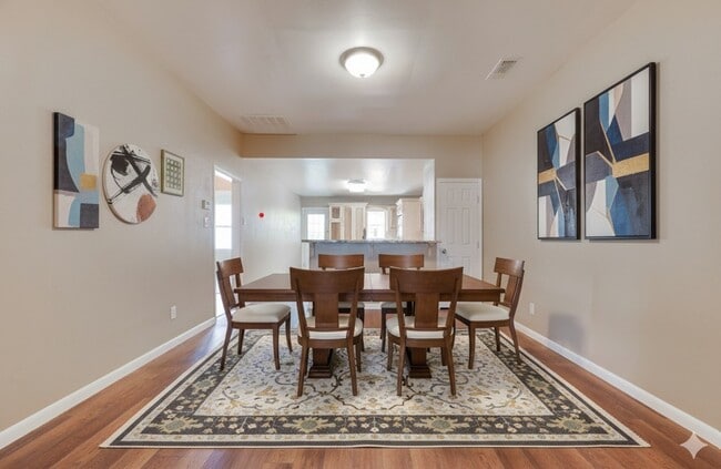 Photo - 4519 N Main St