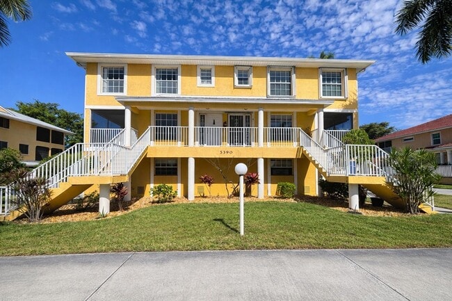 Building Photo - Spacious, Remodeled 3-Bedroom Condo That Lives Like a Private Home!