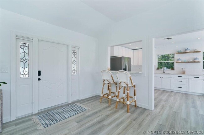 Photo - 76 Fairview W