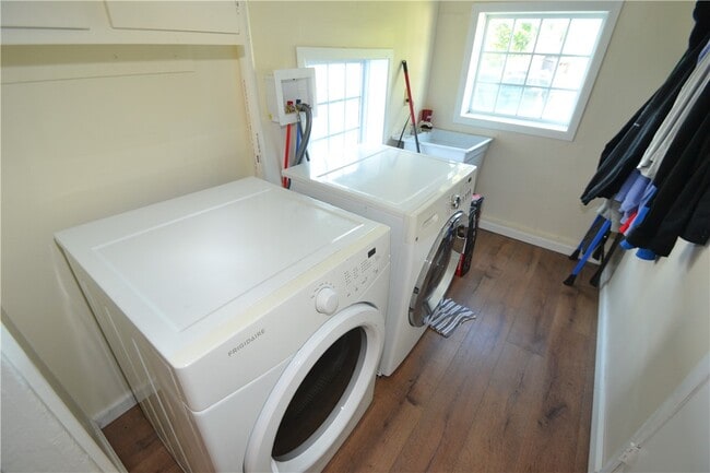 Photo - 505 E Main St