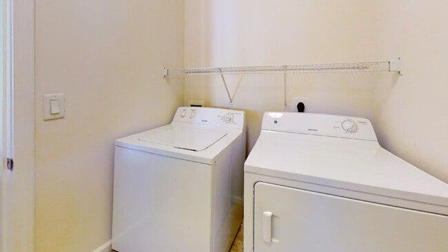 Photo - Windsor West Apartments