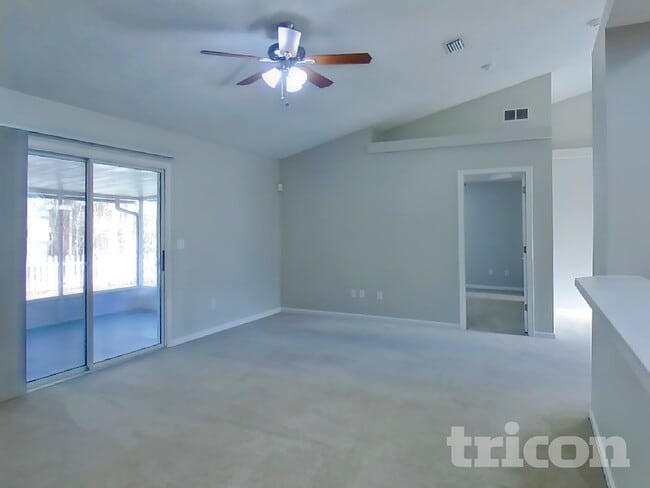 Photo - 2750 Archer St