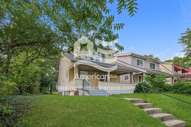 821 Catalpa Dr.