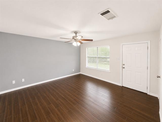 Photo - 203 W Willow St
