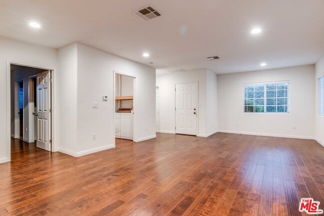 Photo - 4848 Oakwood Ave