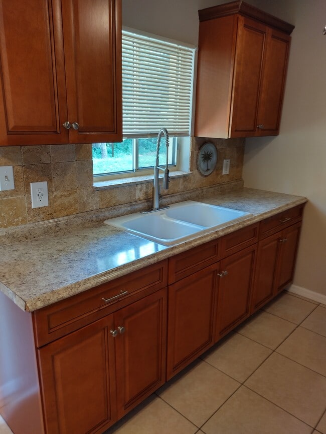 Photo - 25 Crescent Lake Dr