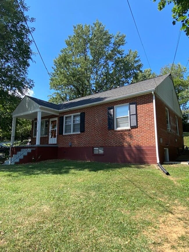 Charming 3 Bedroom Rancher in Staunton Com... - Charming 3 Bedroom Rancher in Staunton Com... House