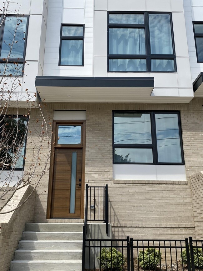 Photo - 629 N Queen St