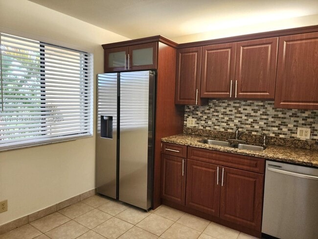Photo - 16491 Blatt Blvd