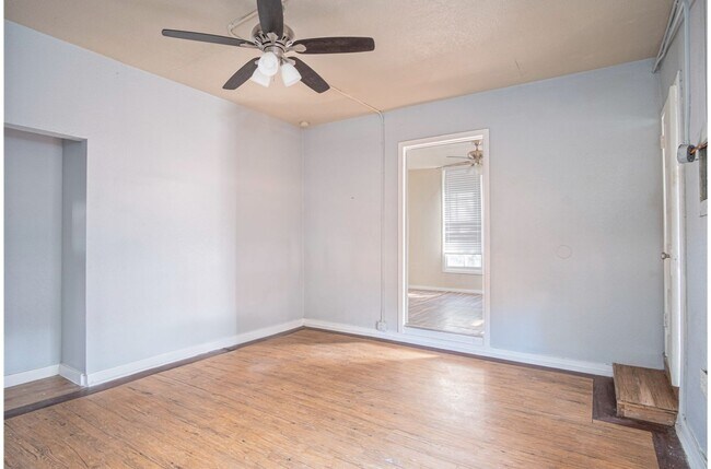 Photo - 150 Bank St Unit A