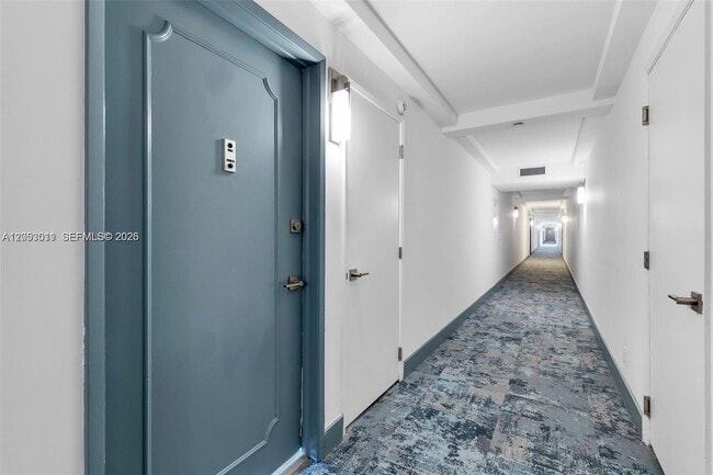 Building Photo - 2881 NE 33rd Ct Unit 3H