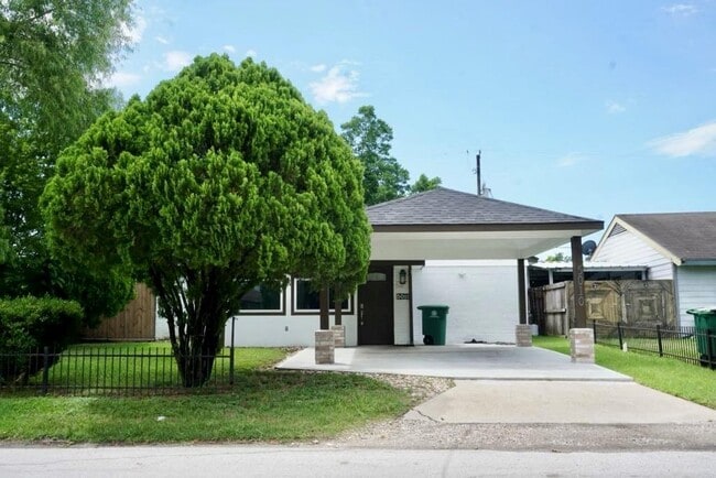 Photo - 5010 Malmedy Rd House