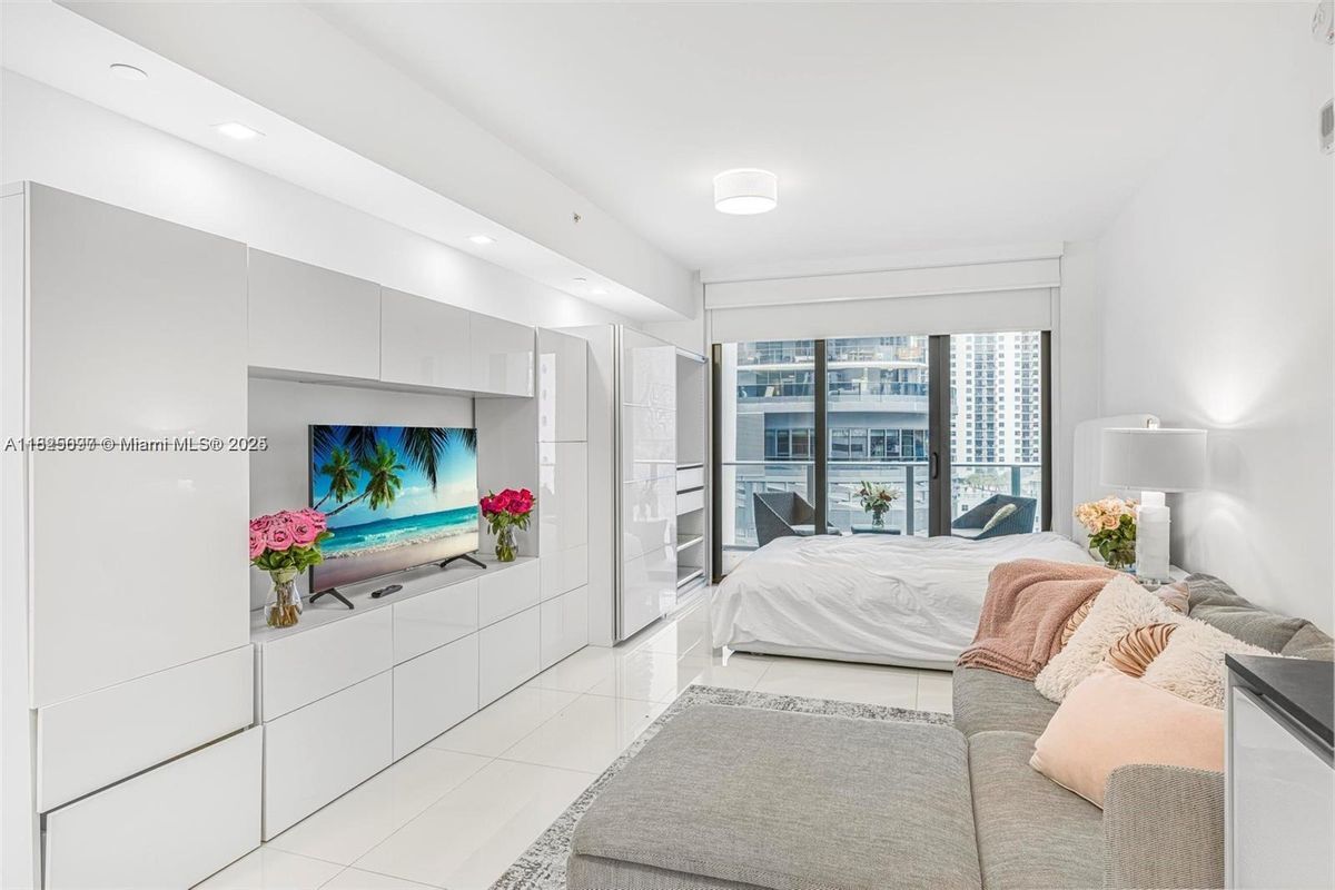 Photo - 1010 Brickell Ave