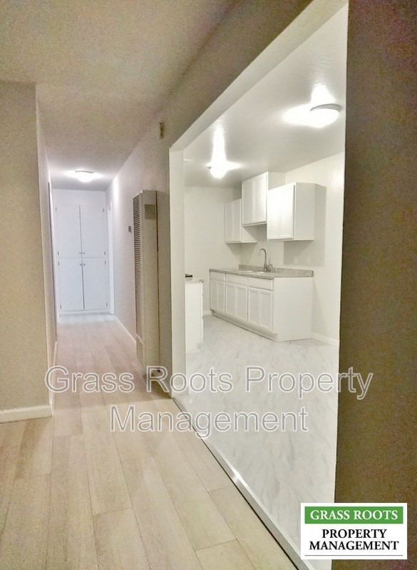 Photo - 256 Racetrack St
