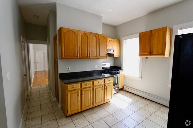 Building Photo - 154 Bennington St Unit #2 Rental
