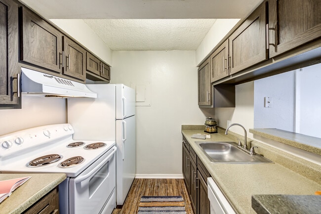 Step into this inviting kitchen, perfect for culinary creativity and comfort. - ReNew Scotsdale Apartments