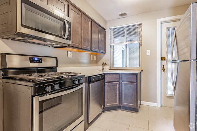 2BR, 1BA - 850SF - Kitchen