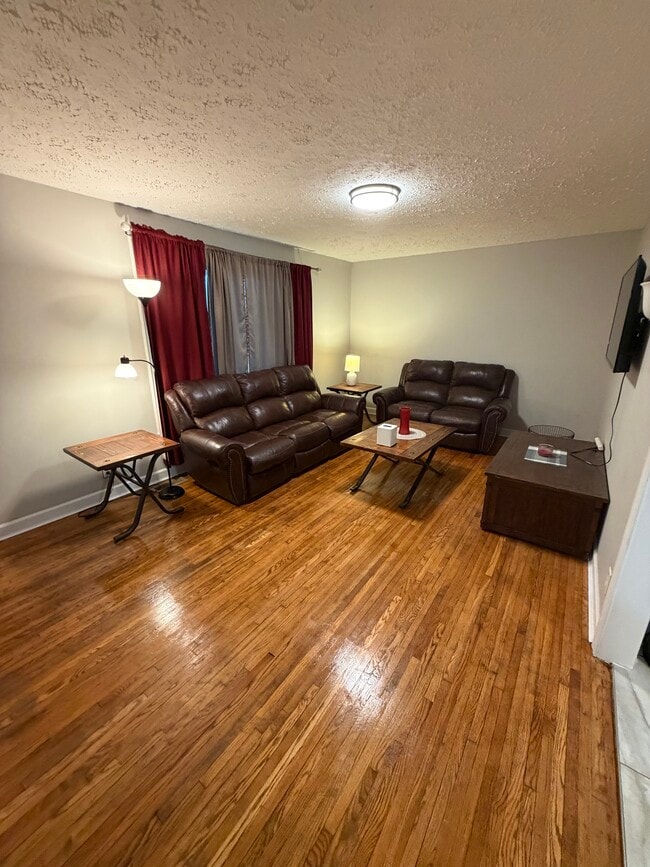 Photo - 401 Old Hopkinsville Hwy