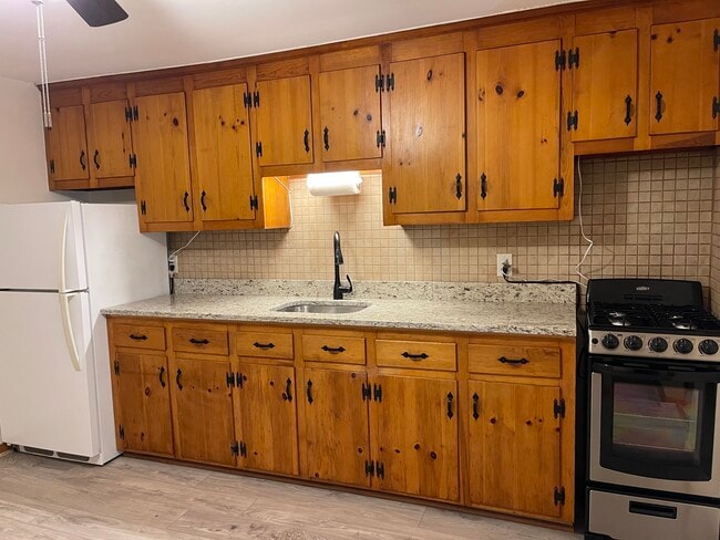 Kitchen - 38 Lamb St Unit 38 Lamb St