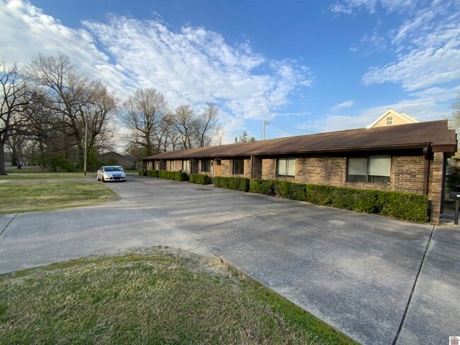 Photo - 200 N 31st St