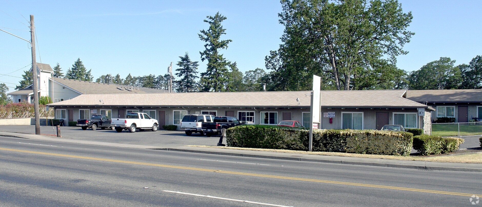 Photo - Three Oaks Apartments