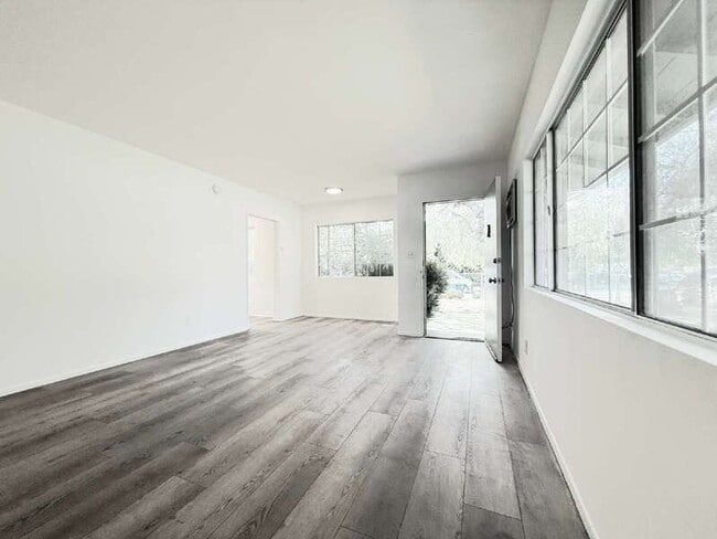 Photo - 10565 Camarillo St