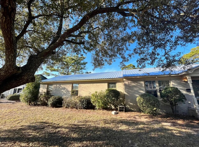 Building Photo - 1421 Wellington Ave