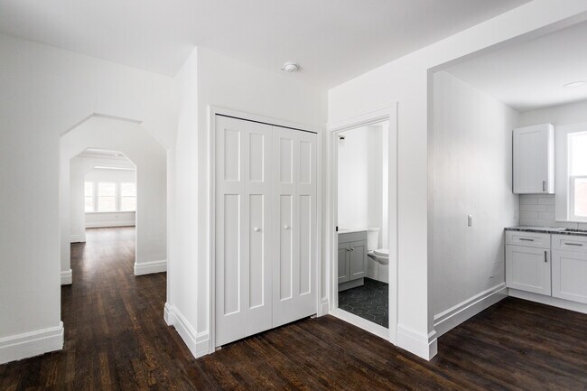 Photo - 500 Manistique St Unidad 1