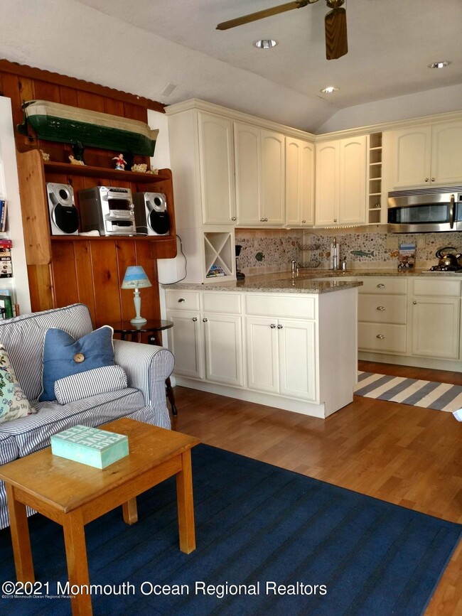 Photo - 28 E Rutherford Ln