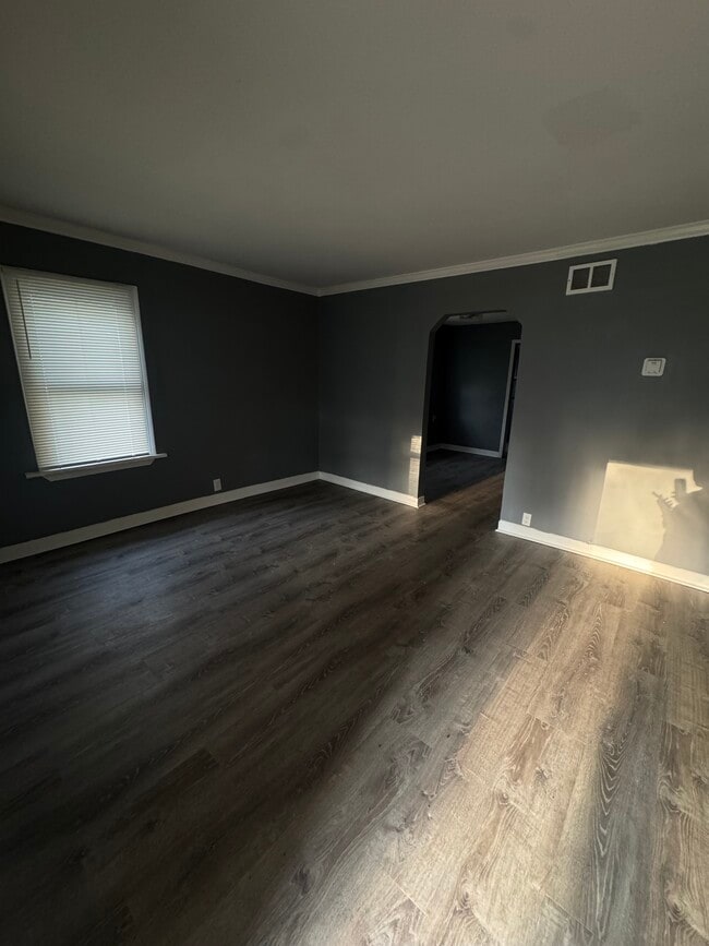 Living room area - 1563 Maplegrove Rd