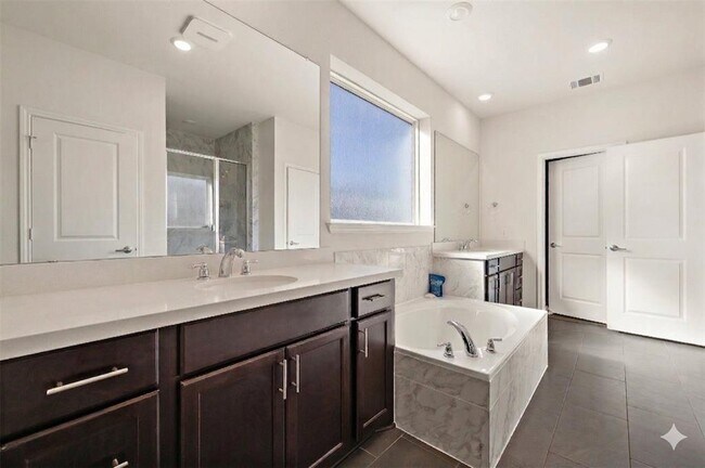 Photo - 604 Spindrift Ln