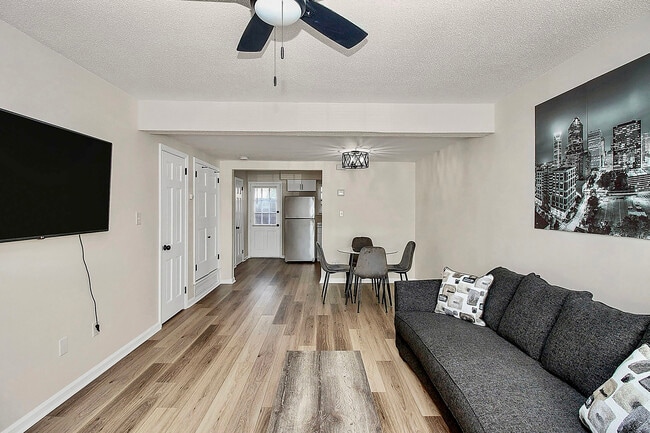 Sala de estar #1 - 6314 Old Pineville Rd Unidad B