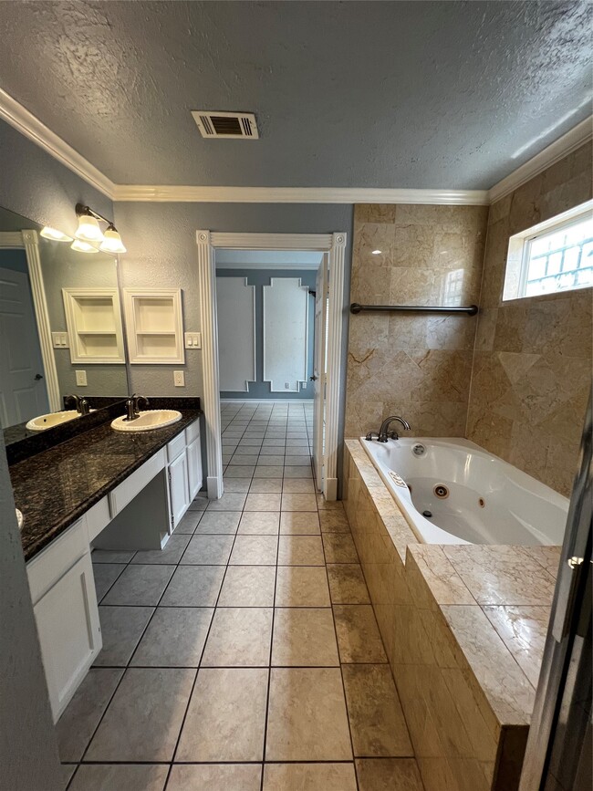 Building Photo - 7719 Valera Ln