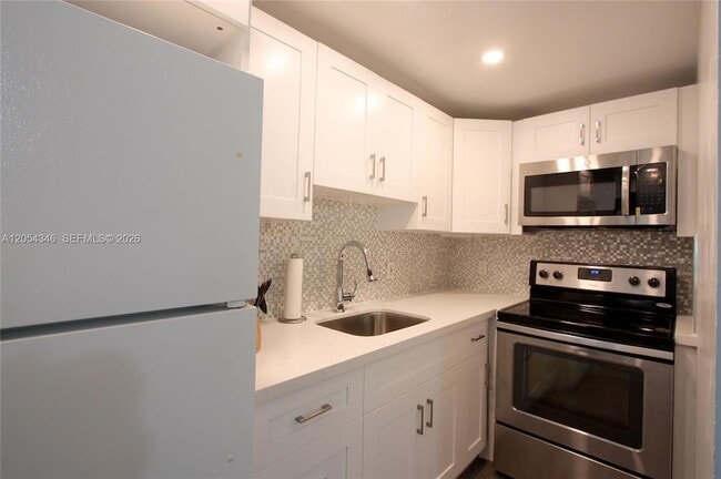 Building Photo - 1525 Pennsylvania Ave Unit 19