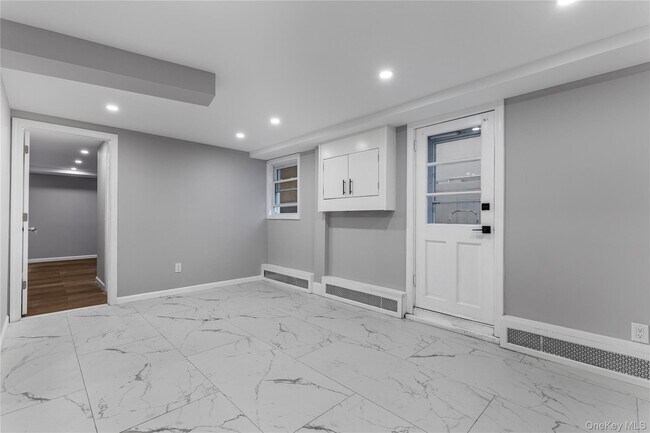 Photo - 840 E Broadway Unidad lower