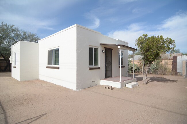 Remodeled 1 Bedroom 1 Bath Home! Great Wes... - Remodeled 1 Bedroom 1 Bath Home! Great Wes...