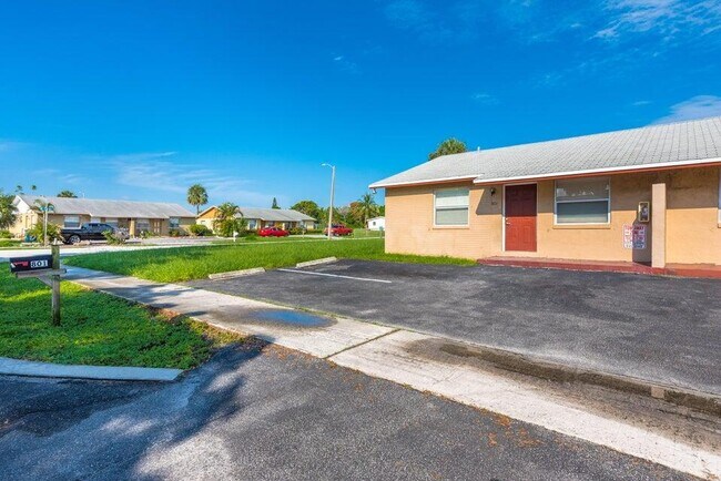 Photo - 801 NE 3rd St