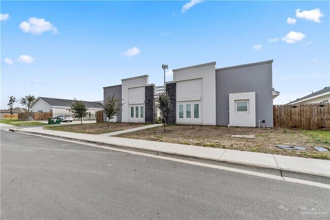 Photo - 17 N 33rd Ln Unit 2