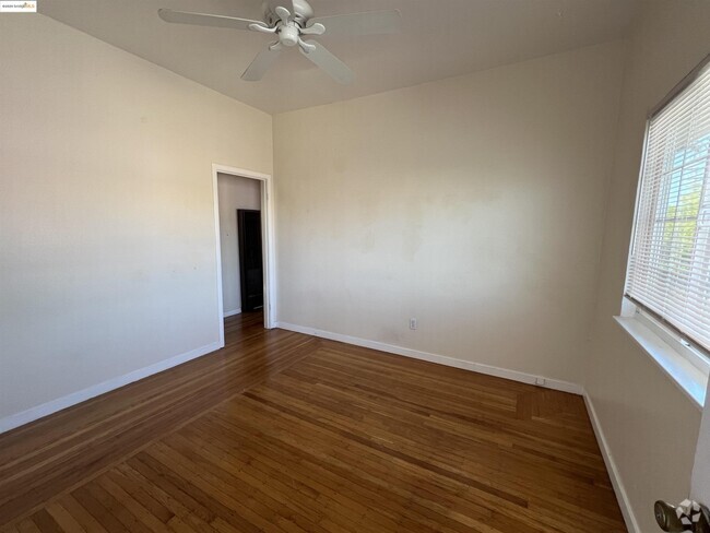 Building Photo - 3244 Ellis St Unit #C Rental