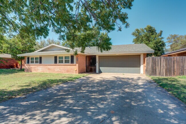 Photo - Renovated Three-Bedroom home in Central Lu...