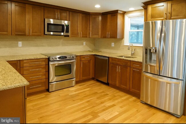 Photo - 410 W 11th Ave
